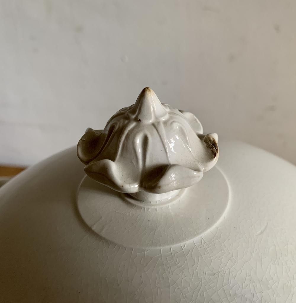 フランス製アンティーク陶器スーピエールの存在感