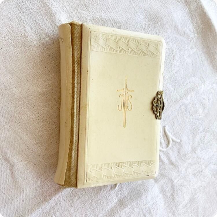 フランス直輸入の美しい聖書モチーフ 小ぶりなアンティークブック