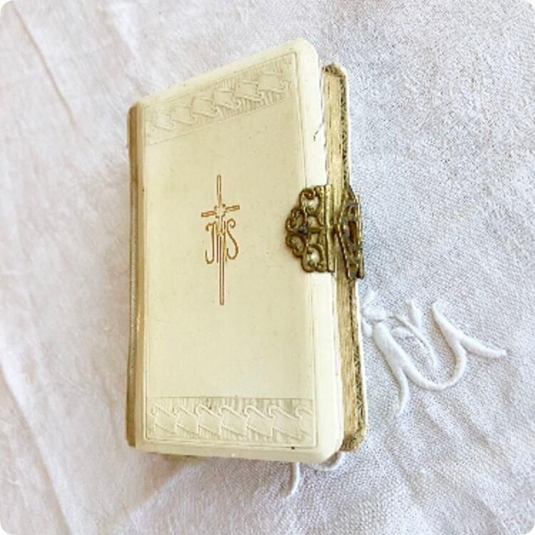 フランス直輸入の美しい聖書モチーフ 小ぶりなアンティークブック