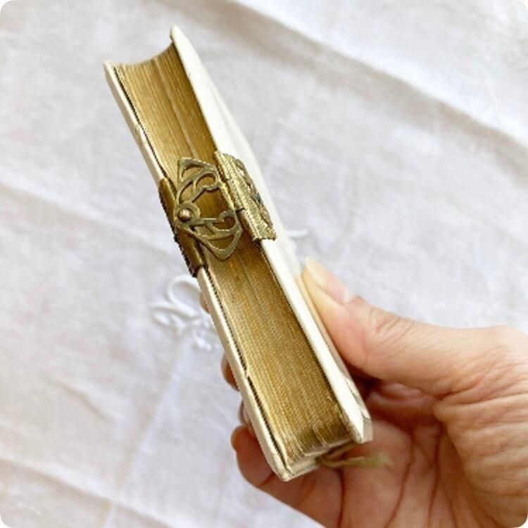 フランス直輸入の美しい聖書モチーフ 小ぶりなアンティークブック