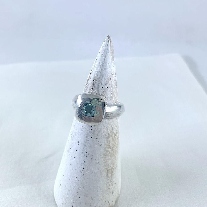 ビンテージ 小鳥と果実、蔓のシルバーリング シルバー925 約8号 ビンテージ 小鳥と果実、蔓のシルバーリング シルバー925 約8号