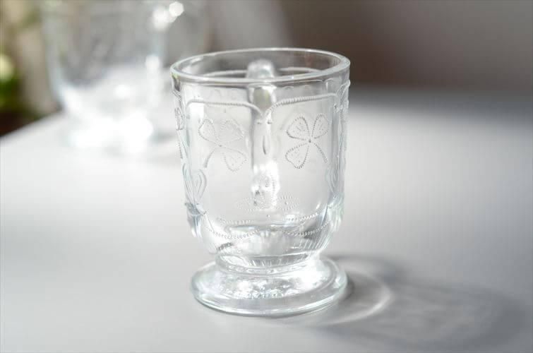 フィンランド製ヴィンテージガラスコップ愛らしいデザイン