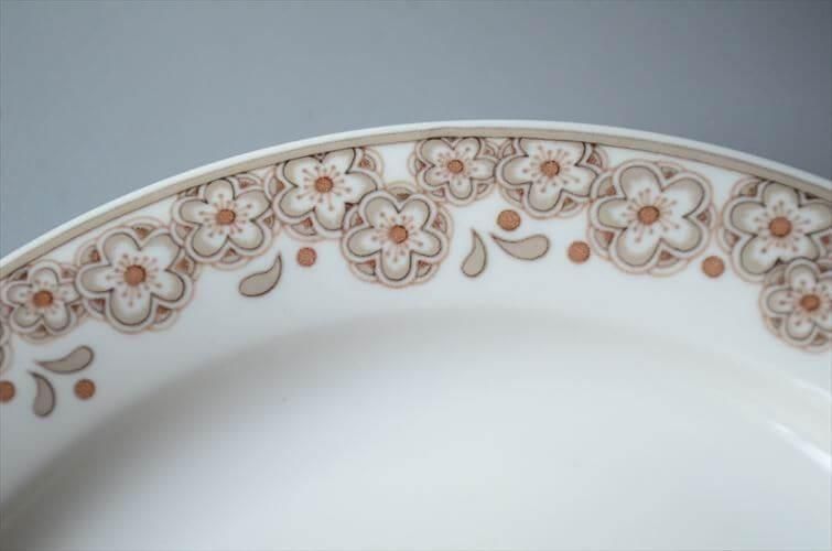 ヴィンテージフィンランド製陶器プレート 魅力溢れる花模様