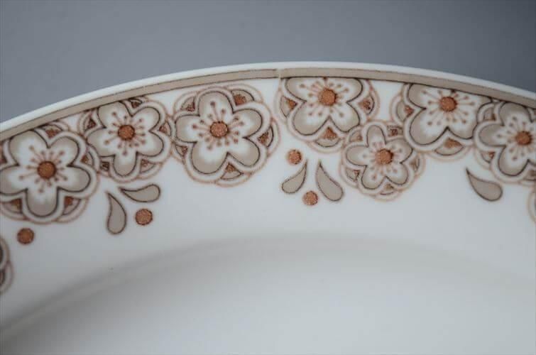 ヴィンテージフィンランド製陶器プレート 魅力溢れる花模様