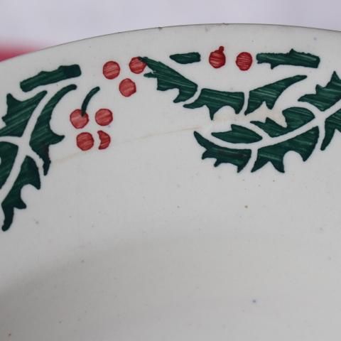 ヴィンテージ フランス製　スープ皿　3枚 フランス製ヴィンテージ、ヒイラギ模様スーププレート3枚