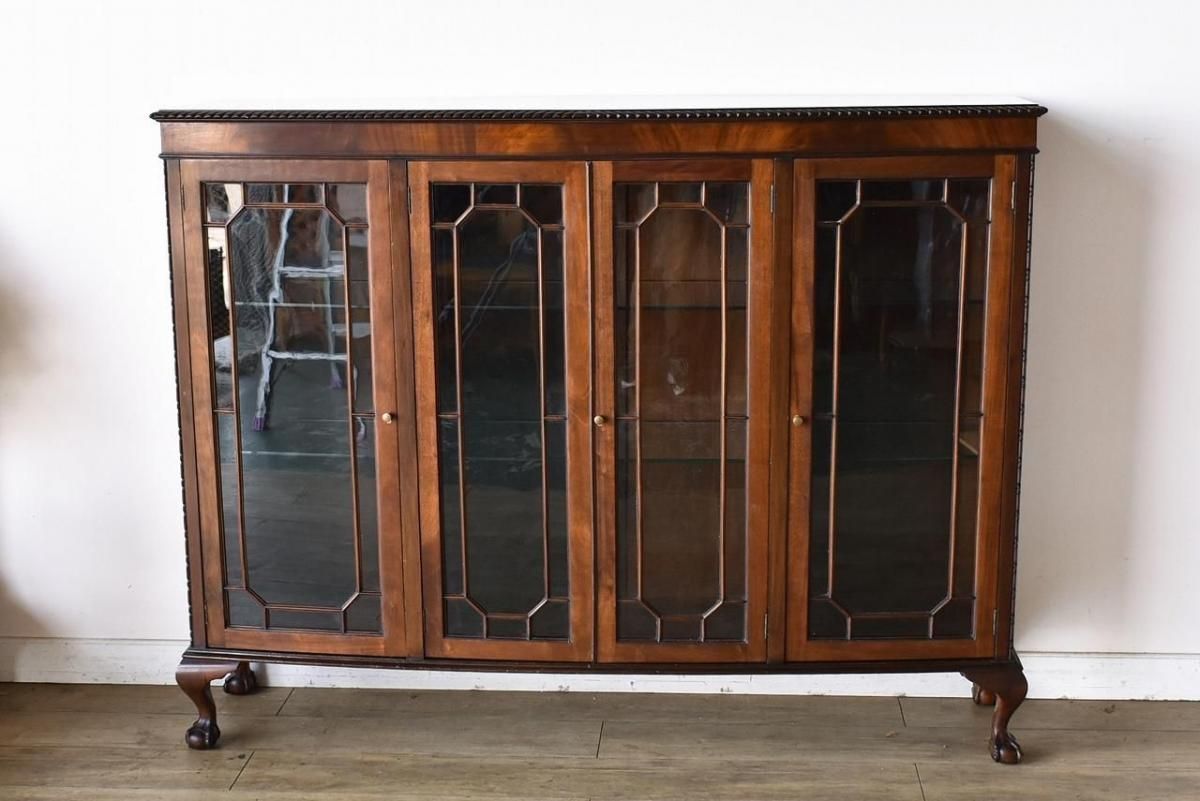 イギリスアンティーク　マホガニー ガラスキャビネット イギリス製マホガニーガラスキャビネット【伝統的な装飾と美しい木肌】