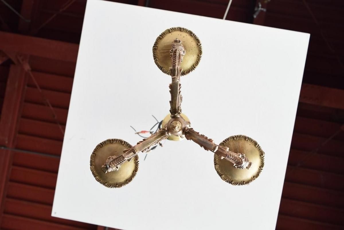 繊細な装飾が施された華やかな3灯式シャンデリア【sy444】