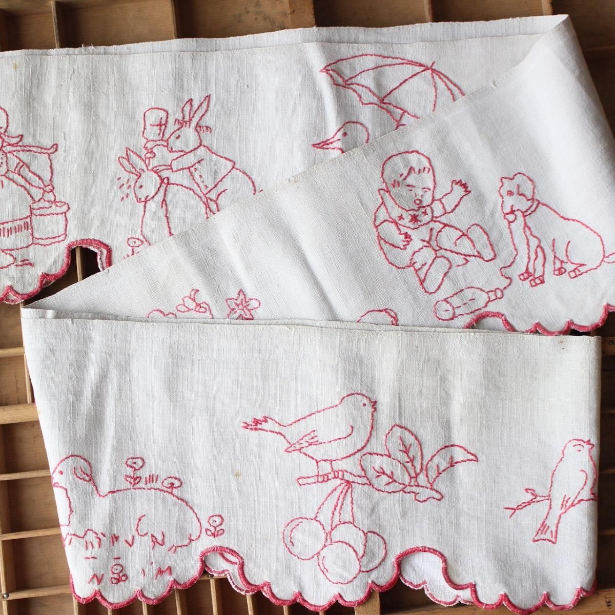 フランスヴィンテージ赤い手刺繍の棚飾り1930年代