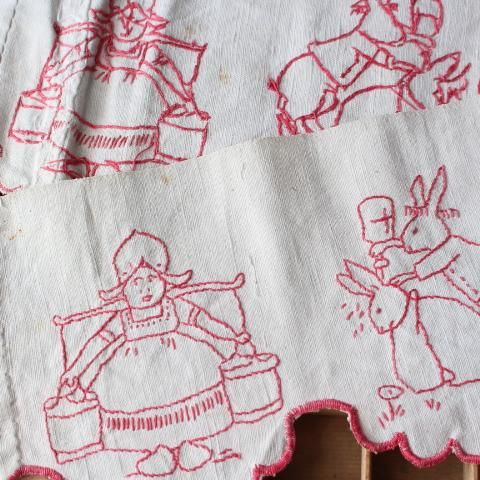 フランスヴィンテージ赤い手刺繍の棚飾り1930年代