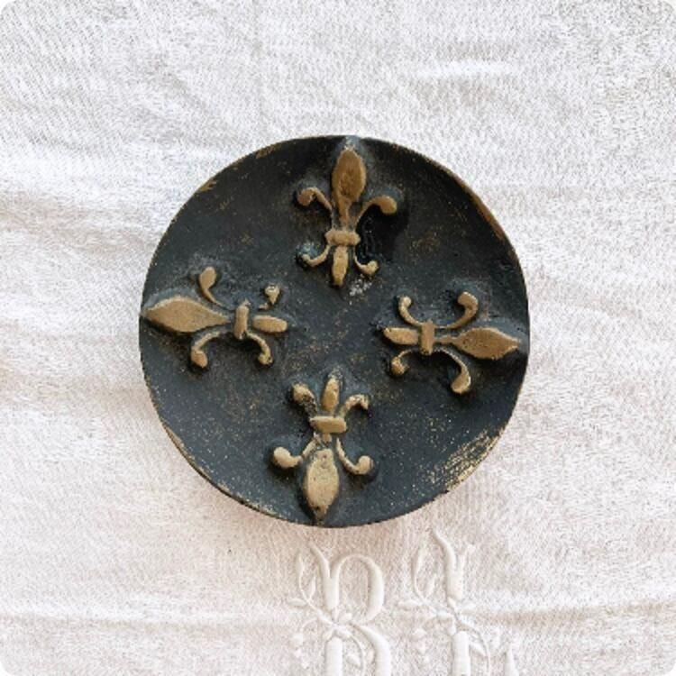 フランス直輸入 王家象徴フルールドリス真鍮トレイ