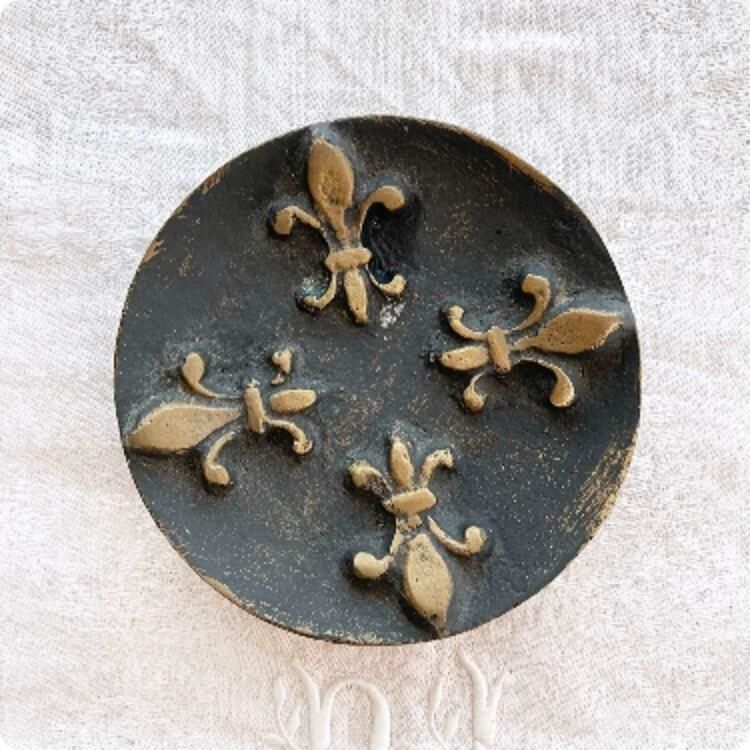 フランス直輸入 王家象徴フルールドリス真鍮トレイ