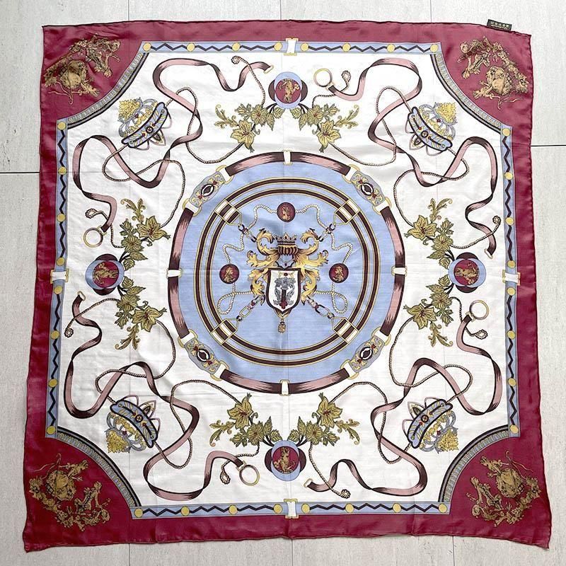 シルクスカーフ 貴族風紋章のえんじと水色が魅力