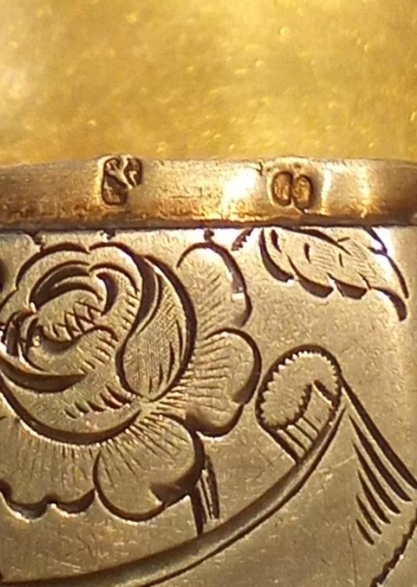 パリ発1900年代シルバーマッチケース ローズとイチゴの彫り装飾