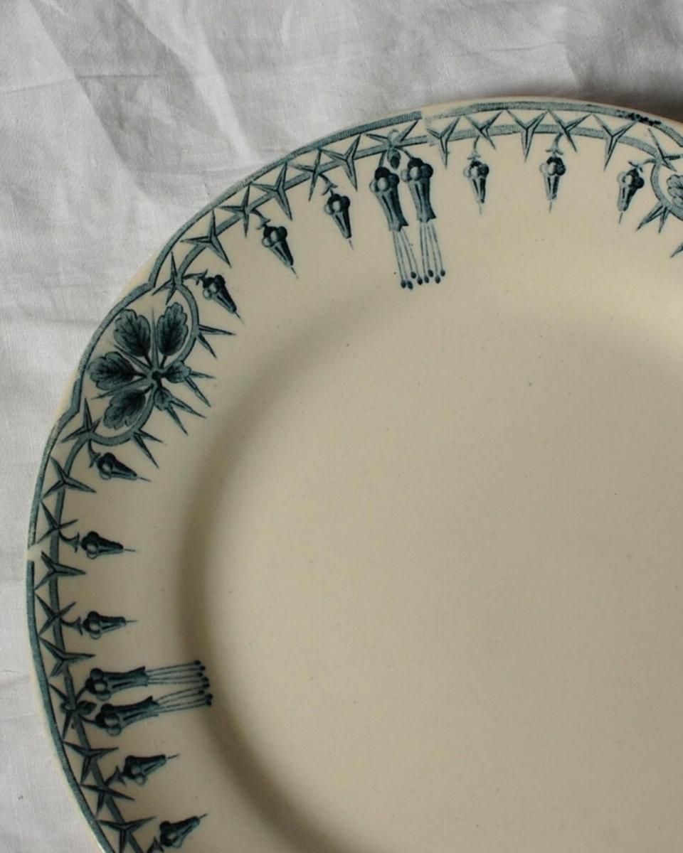 フランスアンティーク平皿 テールドフェール花つぼみデザイン