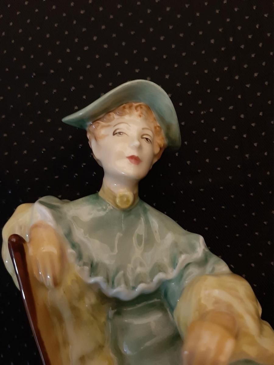 イギリスヴィンテージ ロイヤルドルトンフィギリン - ANTIQUE LEAVES