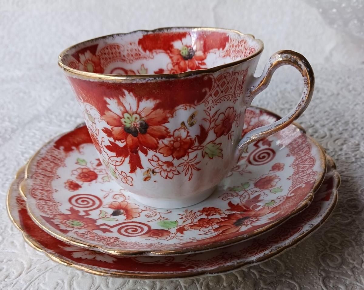 イギリス ロイヤルドルトン 1910年代 葉文壺 キズ有り イギリス ロイヤルドルトン 1910年代 葉文壺 キズ有り（イギリス