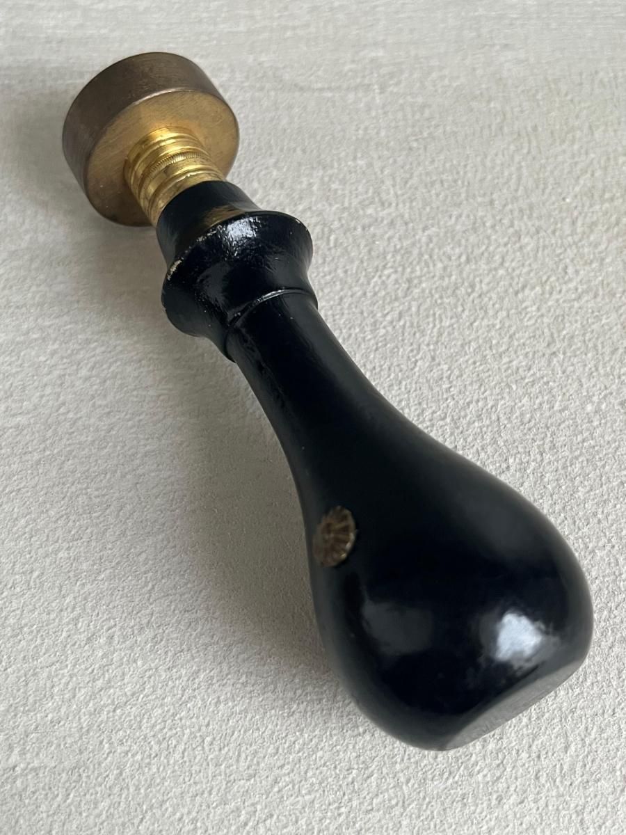 フランス製シーリングスタンプD 木製ハンドル真鍮製スタンプヘッド