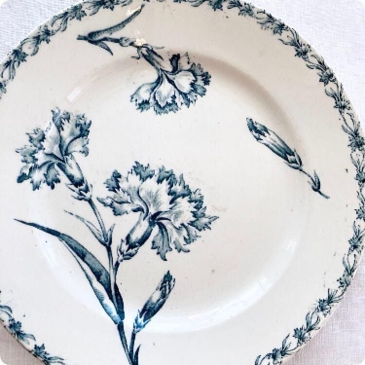 美品リュネビル　ラヴィエ皿　昆虫　花　フランスアンティーク フランス直輸入】カーネーションの絵柄が素敵な Luneville