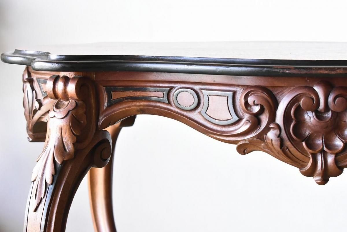 職人技の美しい彫刻装飾が施されたハイクオリティセンターテーブルds11-10