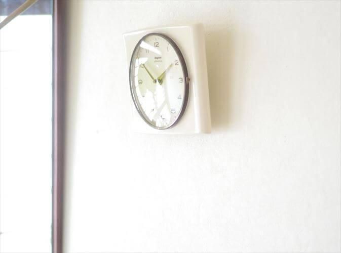 DUGENA 壁掛け時計 陶器製 ビンテージ レトロ ダメージ有　最終値下げ ドイツ製 Dugena きれいなグリーンと花の壁時計 陶器 壁掛け