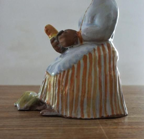 ヴィンテージ ハンガリー製 トウモロコシをむく少女 陶器人形