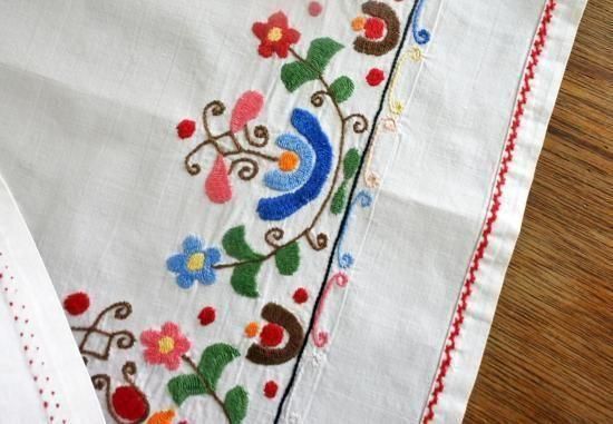再お値下げ☆カロチャ刺繍☆テーブル敷き カロチャ刺繍 テーブルクロス（77×71cm） - ANTIQUE LEAVES