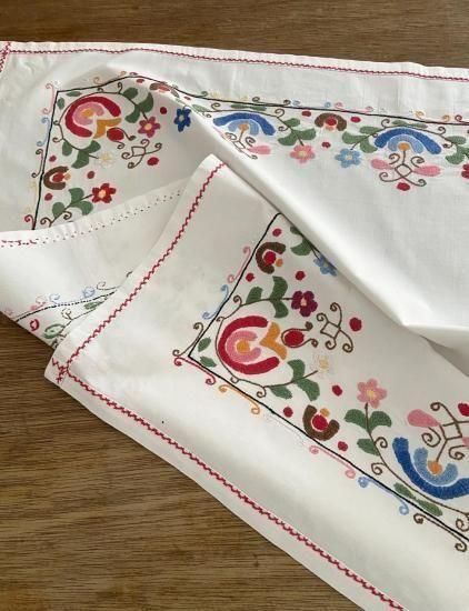 カロチャ刺繍 テーブルクロス（77×71cm） - ANTIQUE LEAVES
