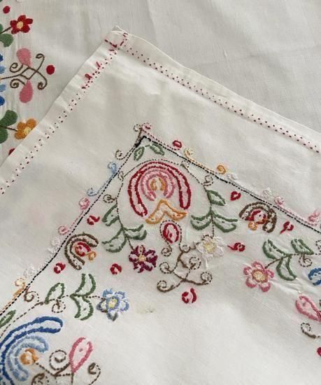再お値下げ☆カロチャ刺繍☆テーブル敷き 珍品] お値下げ☆カロチャ刺繍☆テーブル敷き