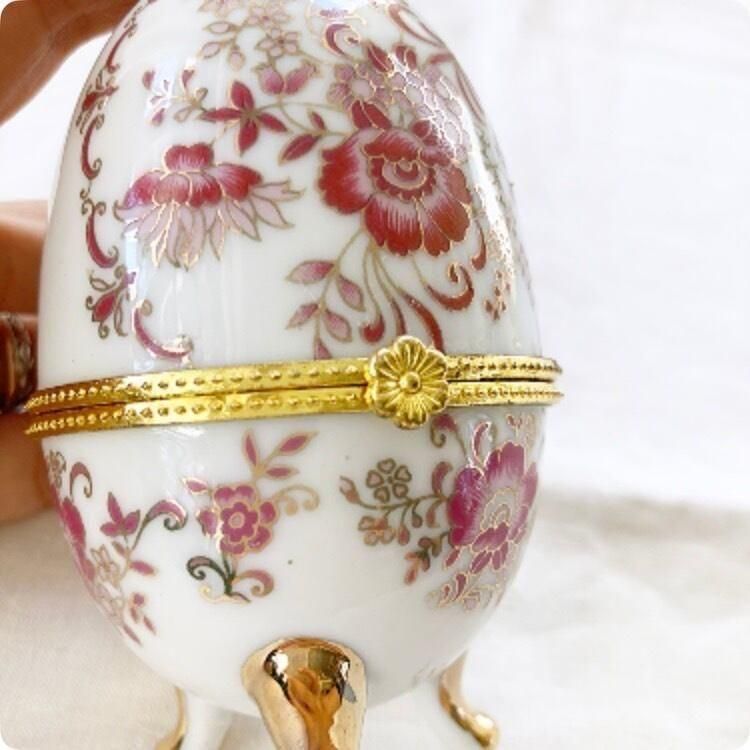 陶器製 母子像 クラシックデザイン 陶器製 母子像 クラシックデザイン A small painted pottery jar