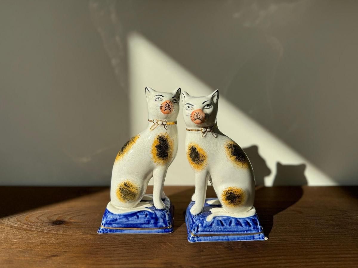 Kotさまアンティーク　スタッフォードシャーキャットペアイギリスフランスお値引！ 英国製ヴィンテージスタッフォードシャー猫ペア 長毛種