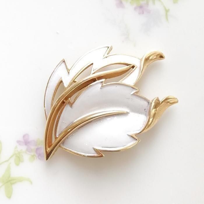 クラウントリファリ　蝶のブローチ クラウントリファリ 蝶のブローチ Trifari Butterfly - Etsy