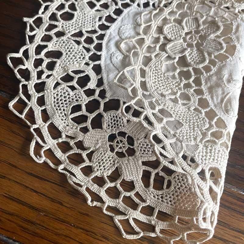 ドイリー 生成り色 花瓶敷き 刺繍 リネン製