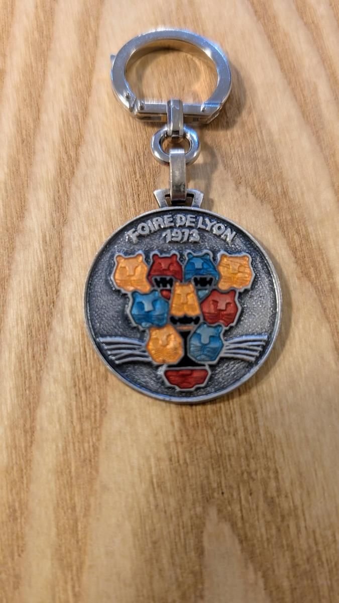 100個！フランス ヴィンテージ キーホルダー まとめ ロット レトロ K5 100個！フランス ヴィンテージ キーホルダー まとめ ロット レトロ K5