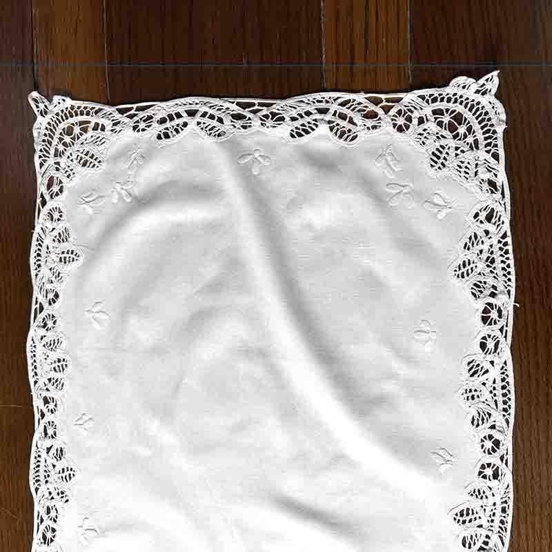 刺繍入りテーブルクロス ホワイト Xmas ツリー＆スター刺繍 テーブルクロス 約85×85cm｜インテリアレース