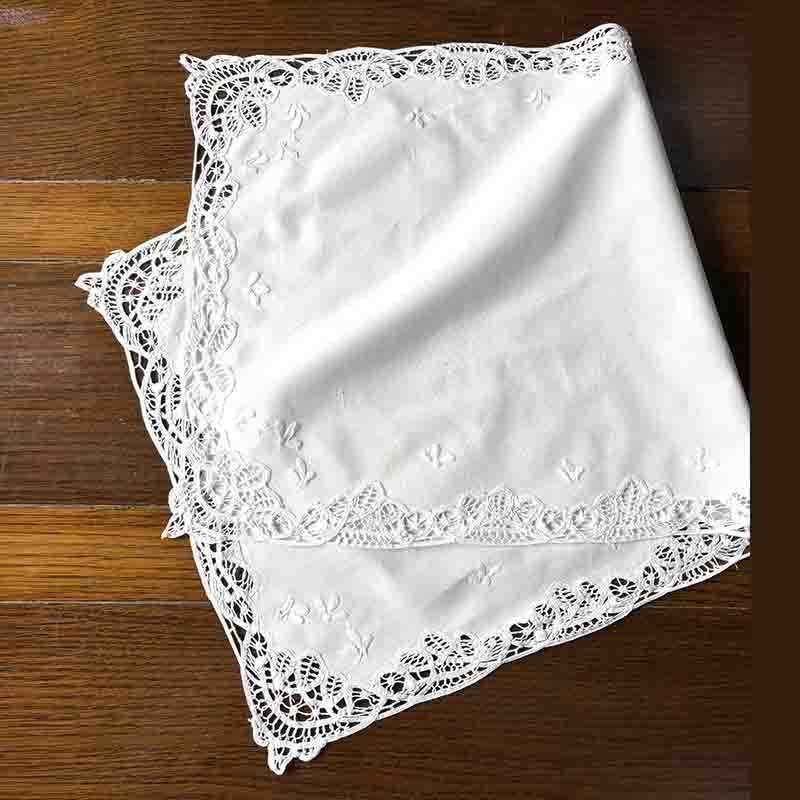 アンティーク ノルマンディーレースランナー セピアトーン 美しい盛上刺繍ドイリー アンティーク ノルマンディーレースランナー セピアトーン 美しい盛上