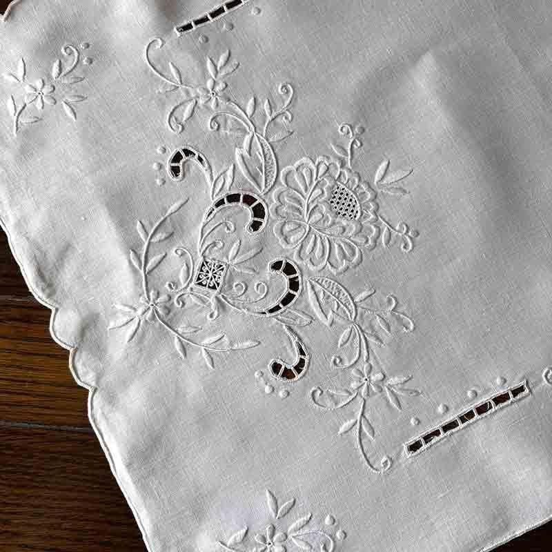 テーブルセンター 白リネン 刺繍 カットワーク テーブルクロス