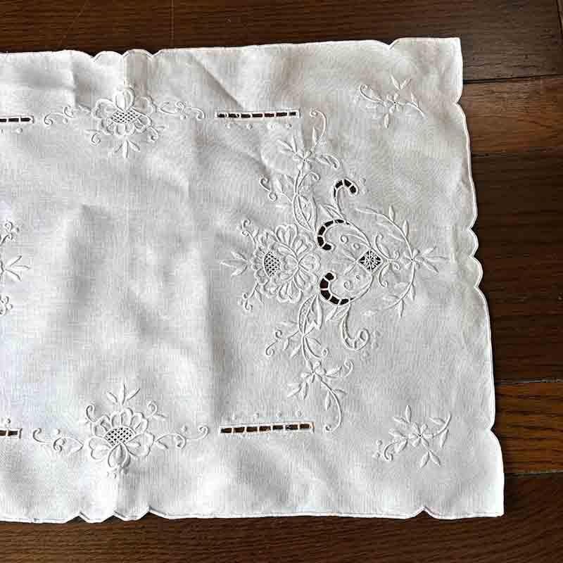 テーブルセンター 白リネン 刺繍 カットワーク テーブルクロス
