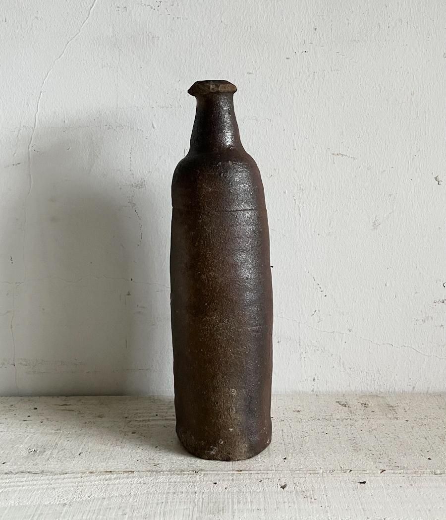 フランス製アンティーク陶器ボトルの存在感