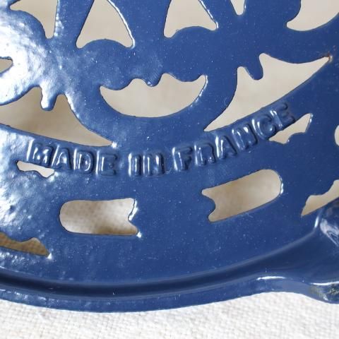 フランス蚤の市☆鋳物ホーローのトリペット 鍋敷き DECOTEC