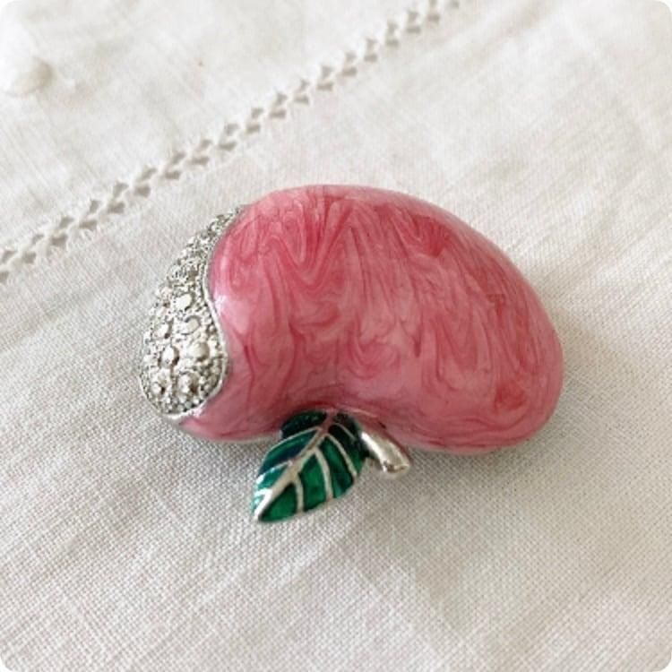 ビンテージ ブローチ 美品 ピンク珊瑚 翡翠 彫刻 チューリップ モチーフ ビンテージ ブローチ 美品 ピンク珊瑚 翡翠 彫刻 チューリップ