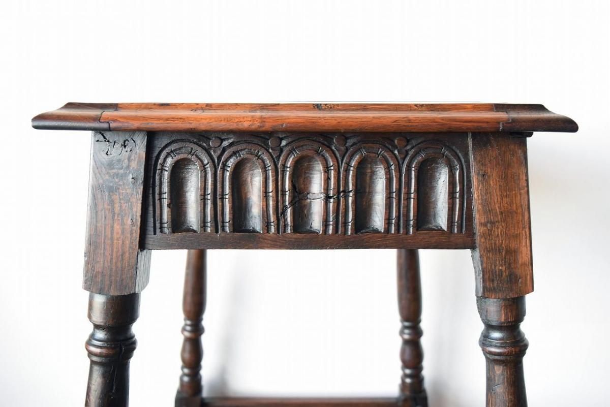 オーク材 サイドテーブル 花と鳥の彫刻付き オーク材 サイドテーブル