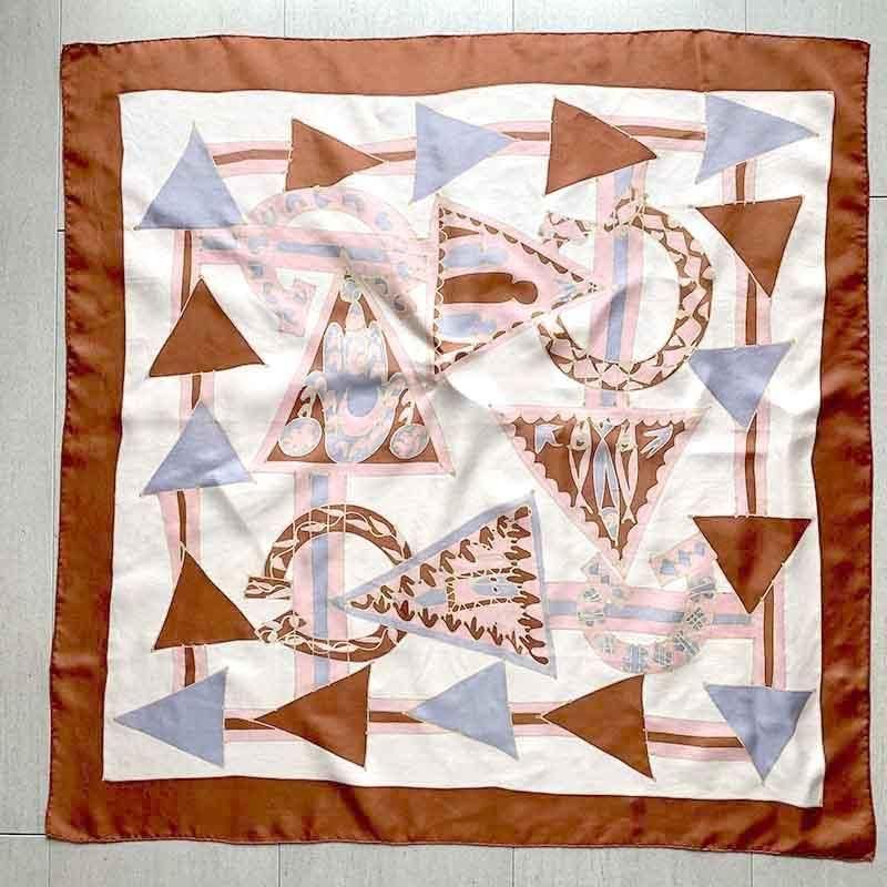 赤いバラの陶器小物入れ 六角形