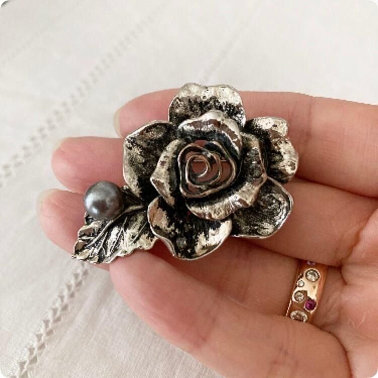 フランスヴィンテージ 立体薔薇モチーフのブローチ ヴィンテージ