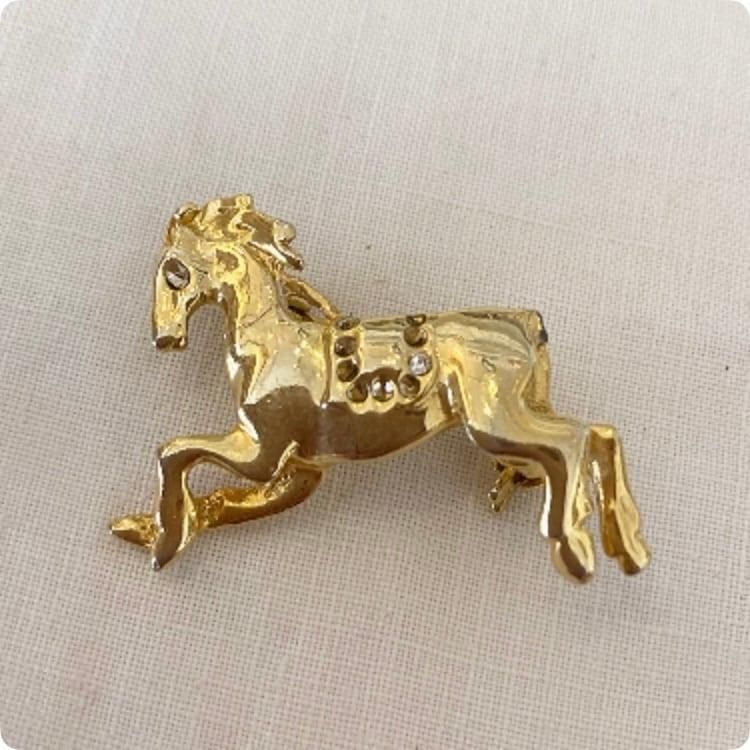 ヴィンテージブローチ美しい馬モチーフの優雅なアンティーク