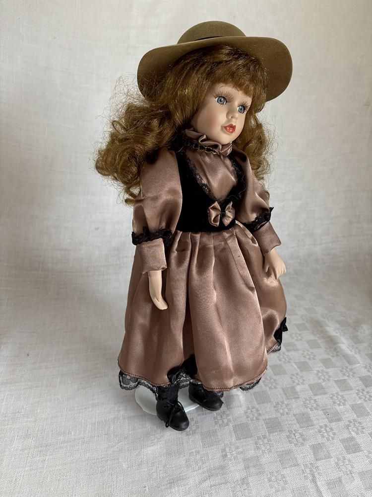 人形 ビスクドール ブラウンドレスと帽子のアンティーク
