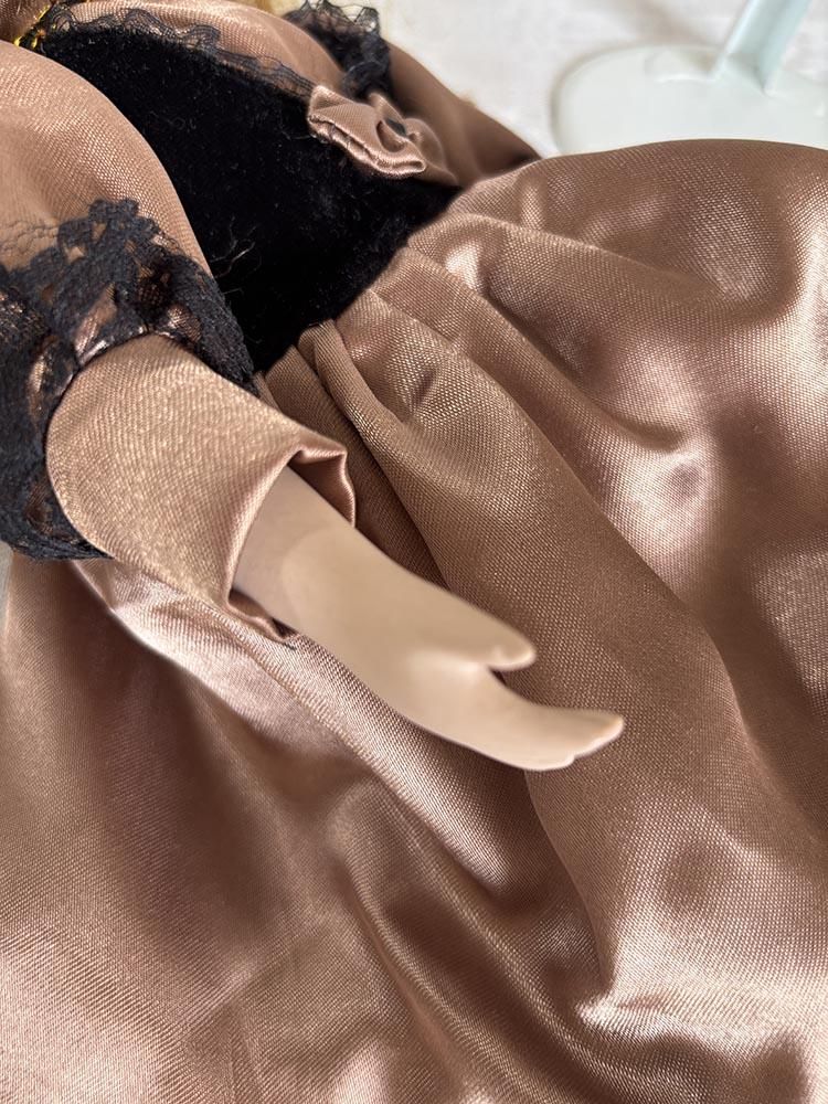 人形 ビスクドール ブラウンドレスと帽子のアンティーク