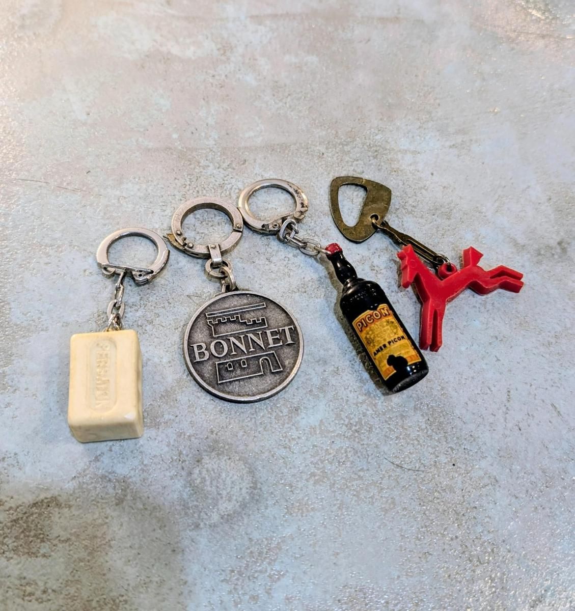 フランス雑貨1950年代の可愛いメタルキーホルダーアンティーク