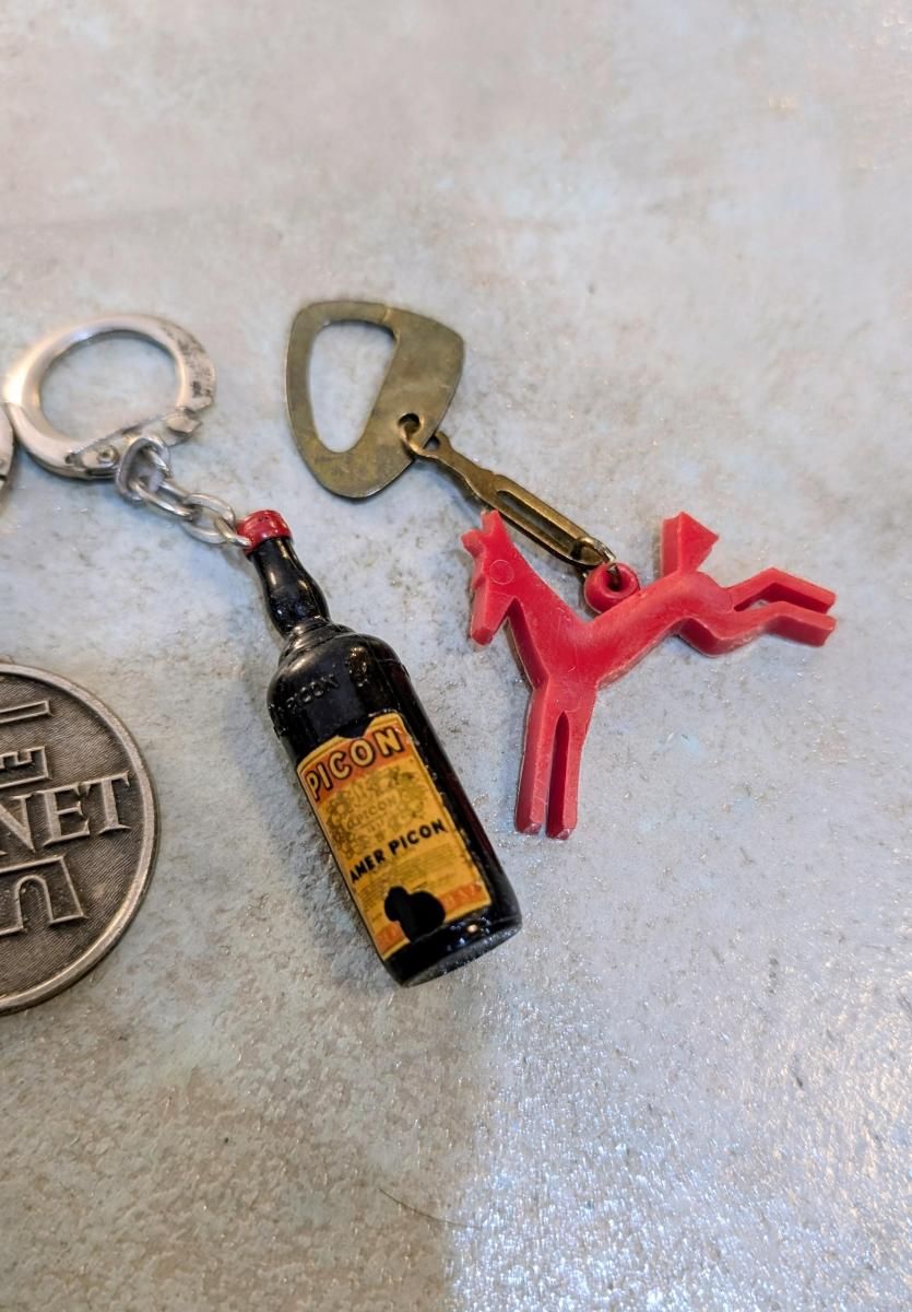 フランス雑貨1950年代の可愛いメタルキーホルダーアンティーク