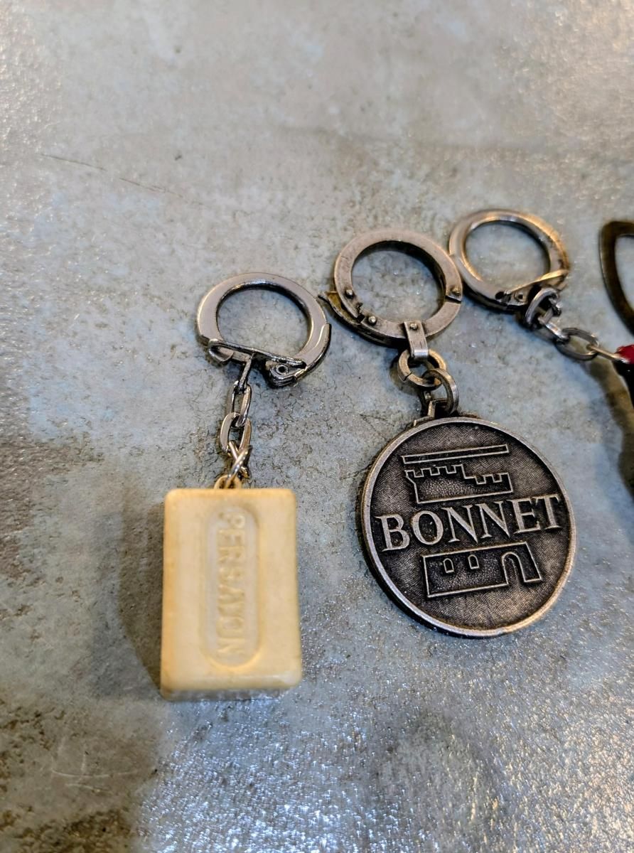 フランス雑貨1950年代の可愛いメタルキーホルダーアンティーク