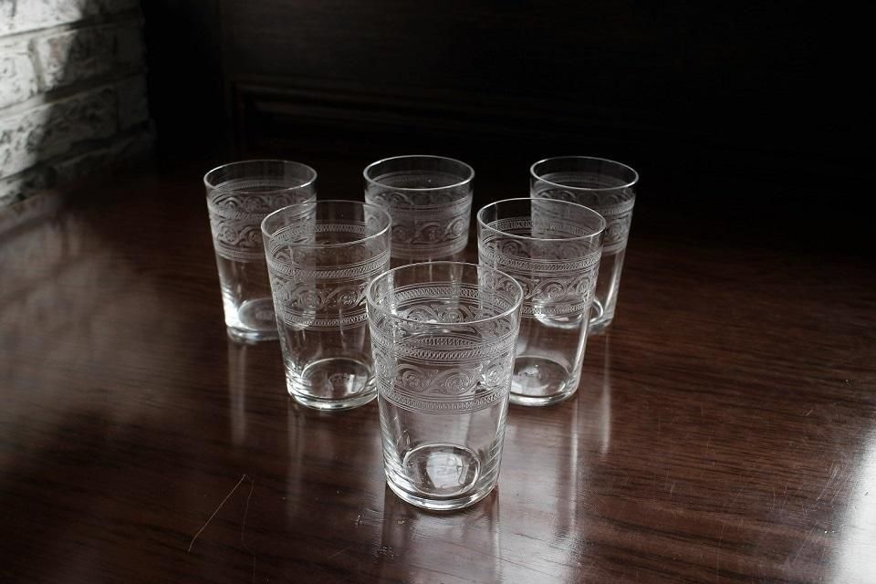 アンティークグラス・コップ一覧｜繊細で美しい手仕事の器特集